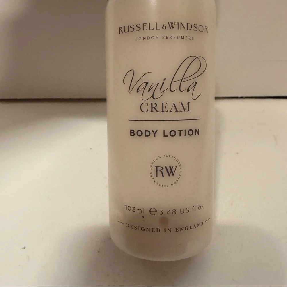 Russell Windsor Vanilla Cream Body Lotion 3.48 OZ